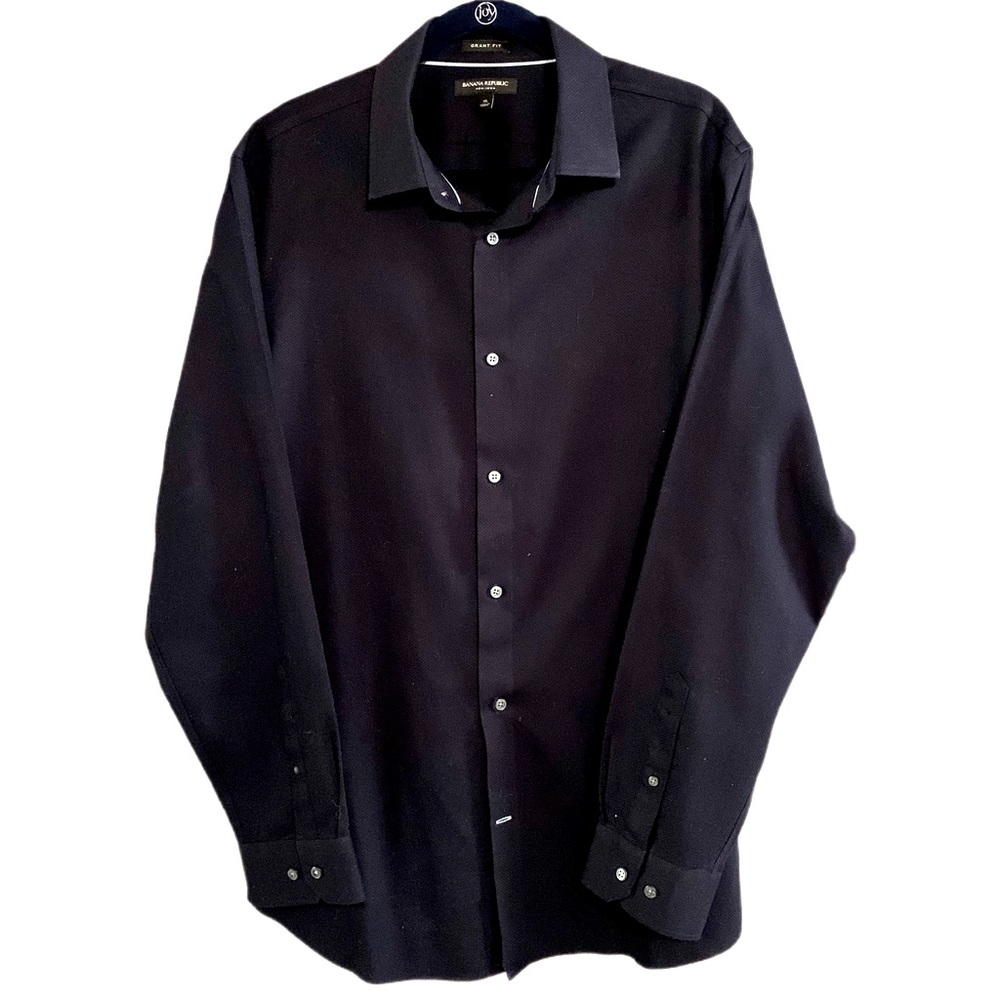 Banana Rep. black dress shirt. Textured material. Excellent condition!